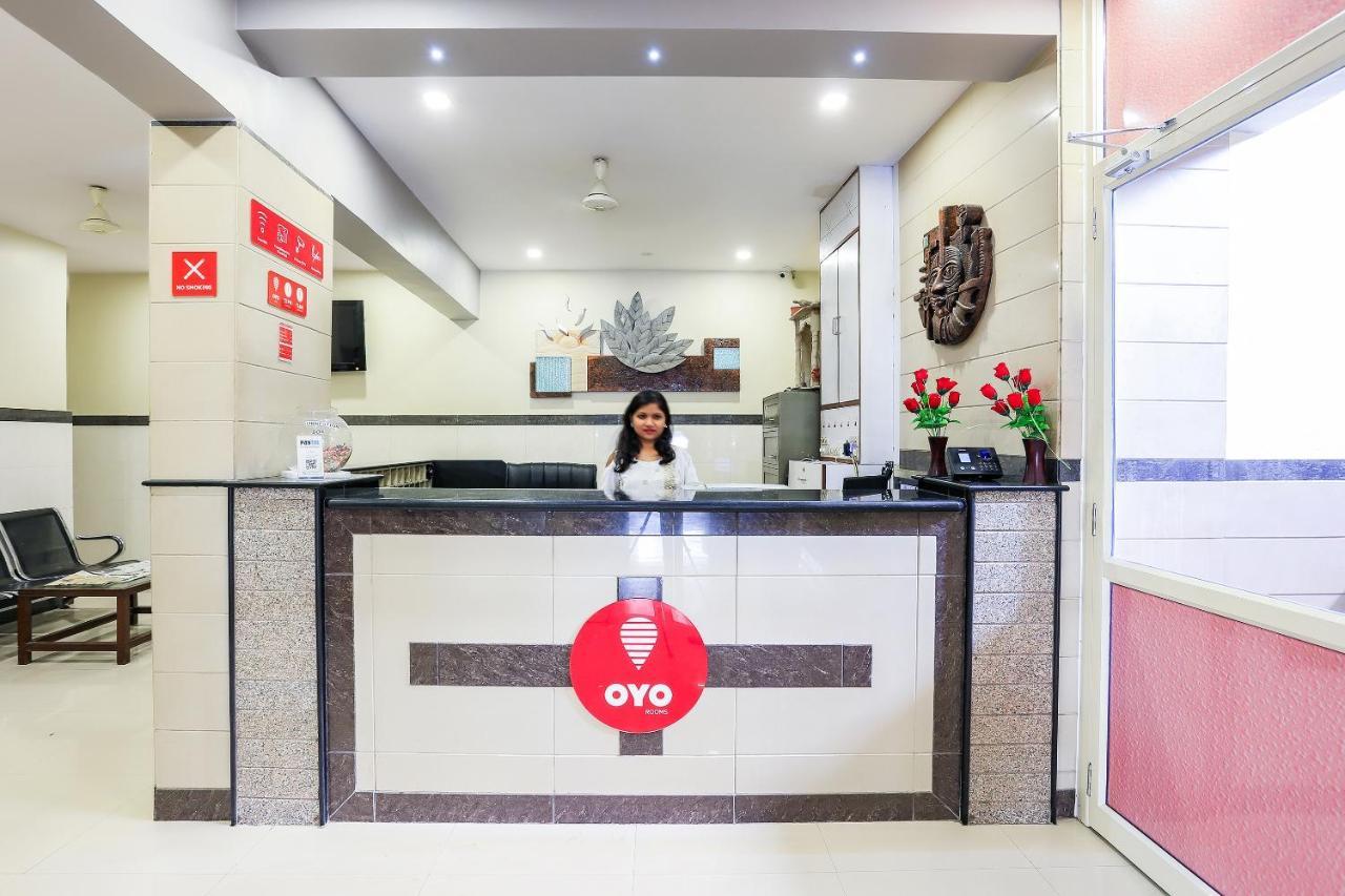 Oyo 10697 Hotel Suraj Inn Surat Dış mekan fotoğraf