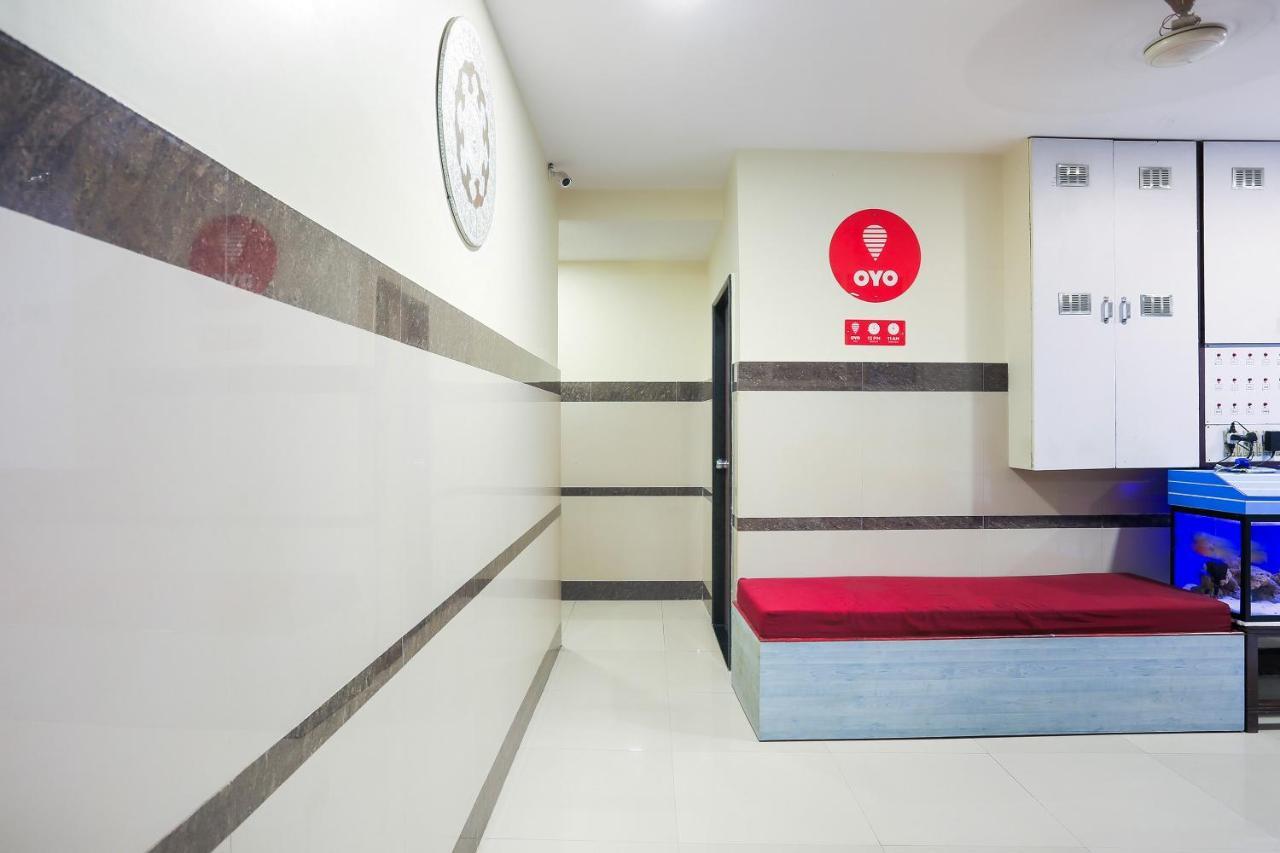 Oyo 10697 Hotel Suraj Inn Surat Dış mekan fotoğraf